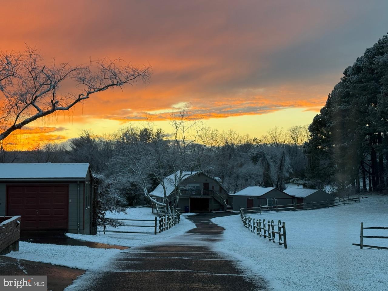 ENGLISH HILLS - Residential