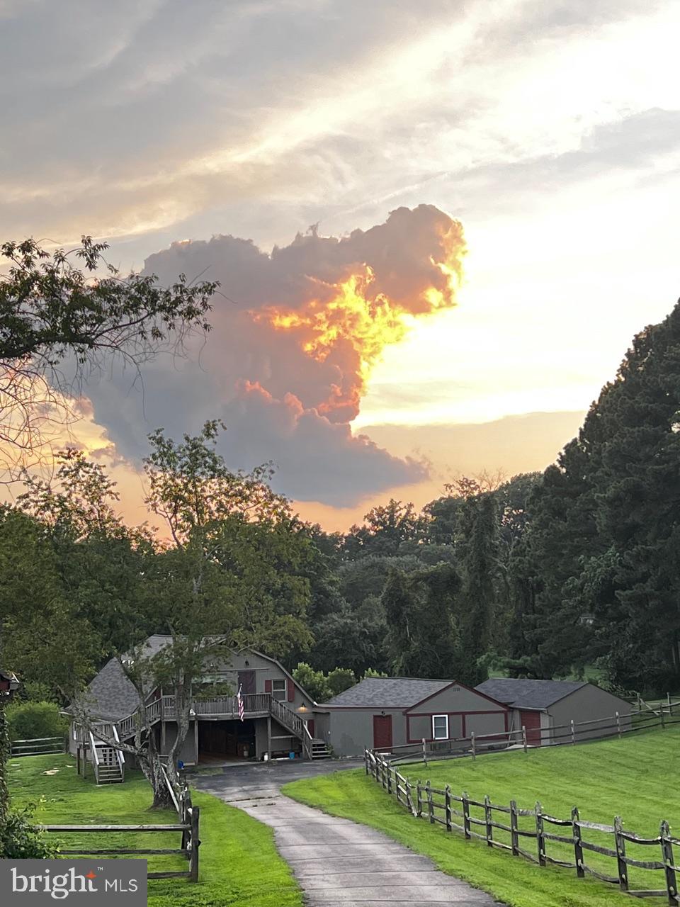 ENGLISH HILLS - Residential