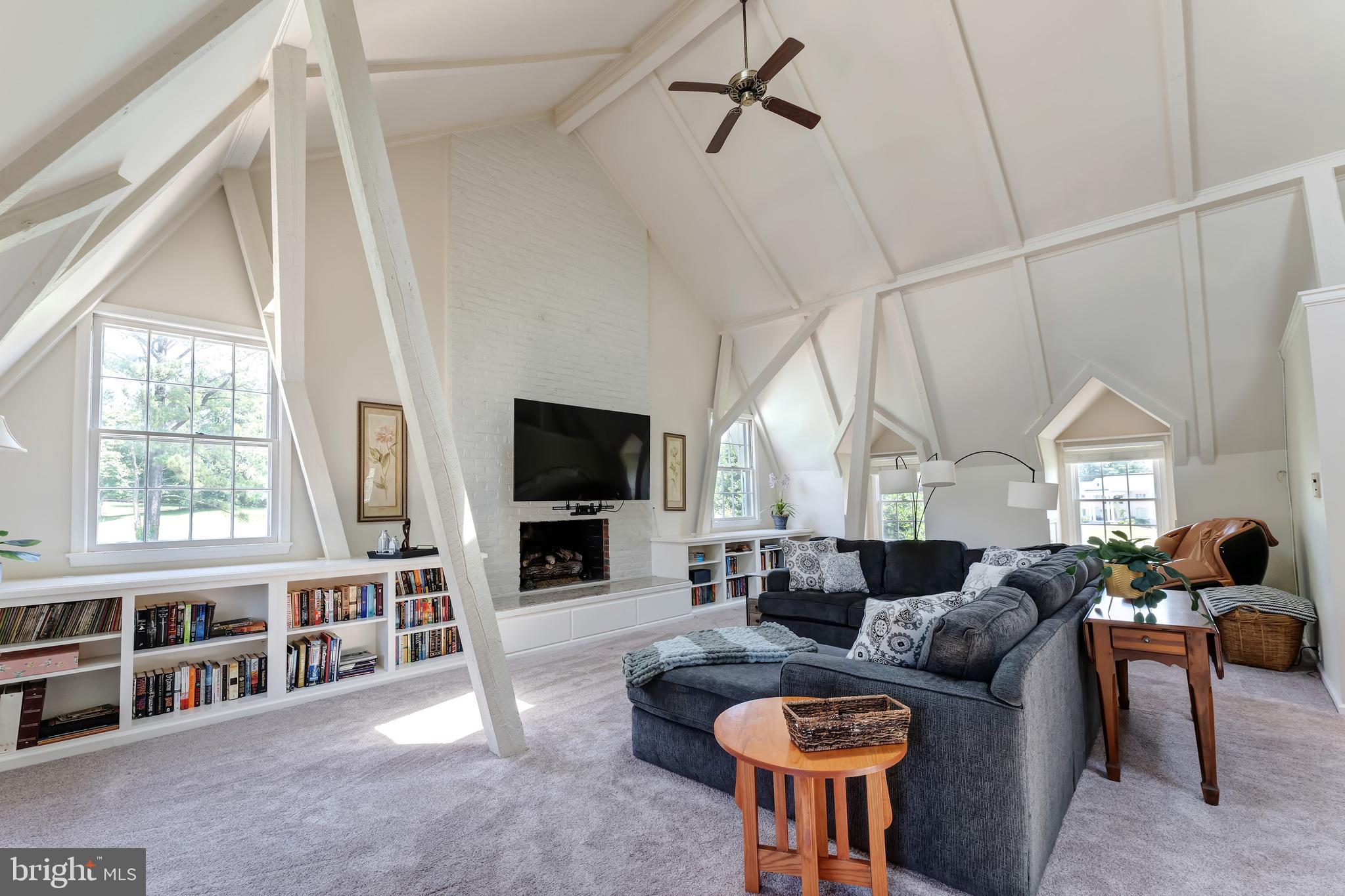 ENGLISH HILLS - Residential