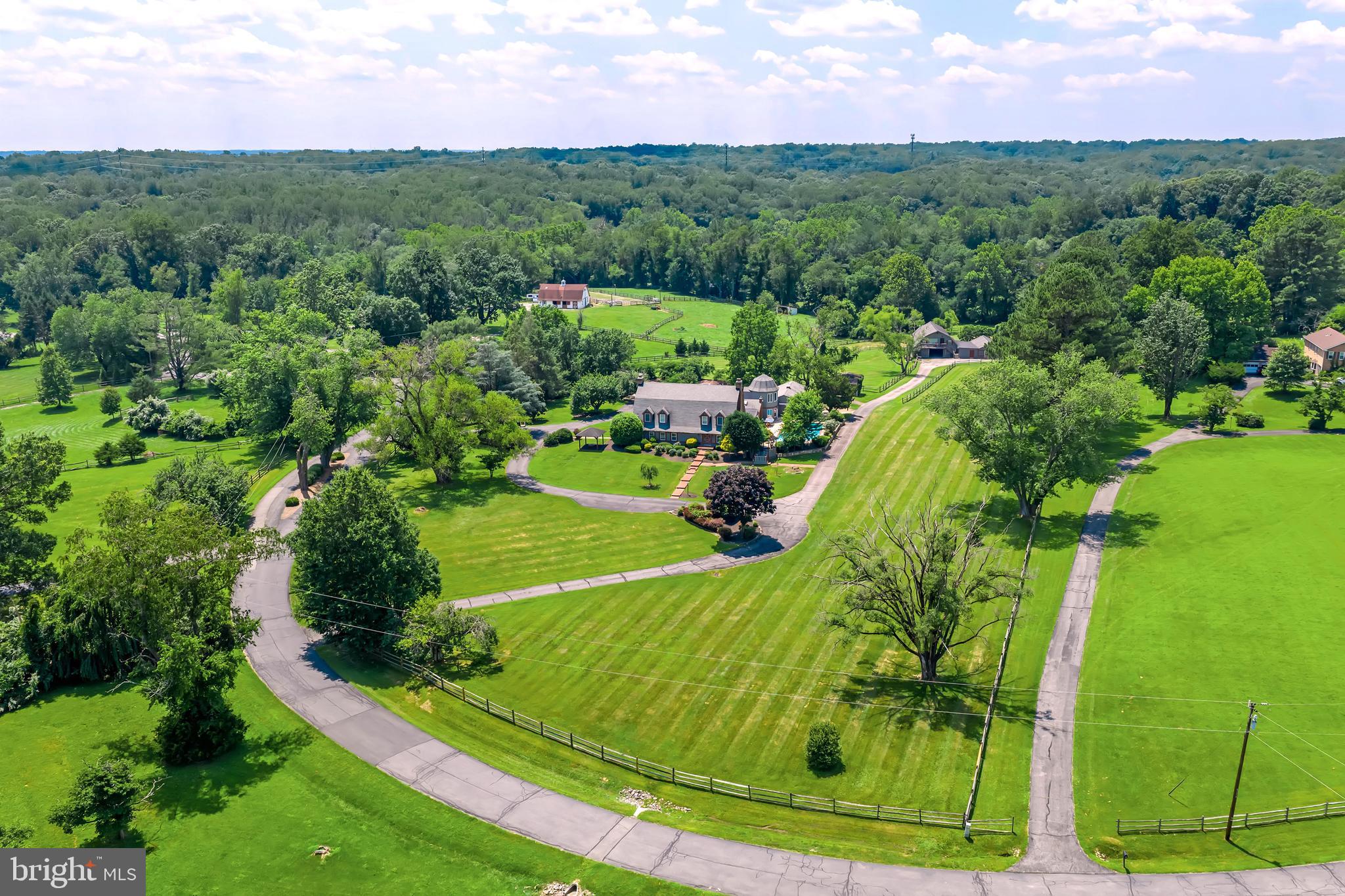 ENGLISH HILLS - Residential