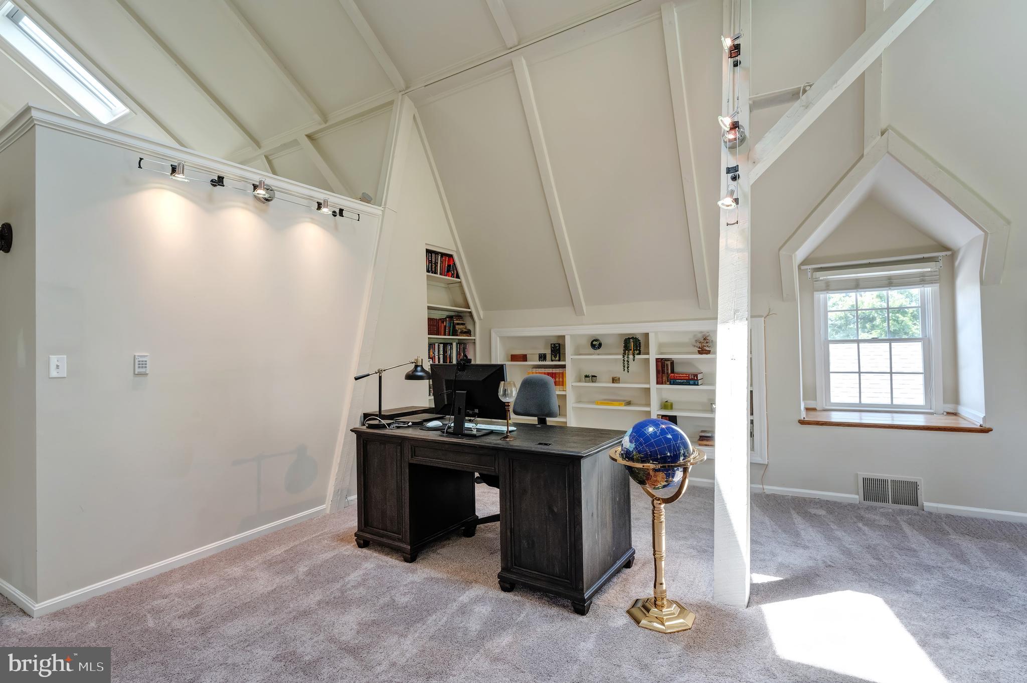 ENGLISH HILLS - Residential