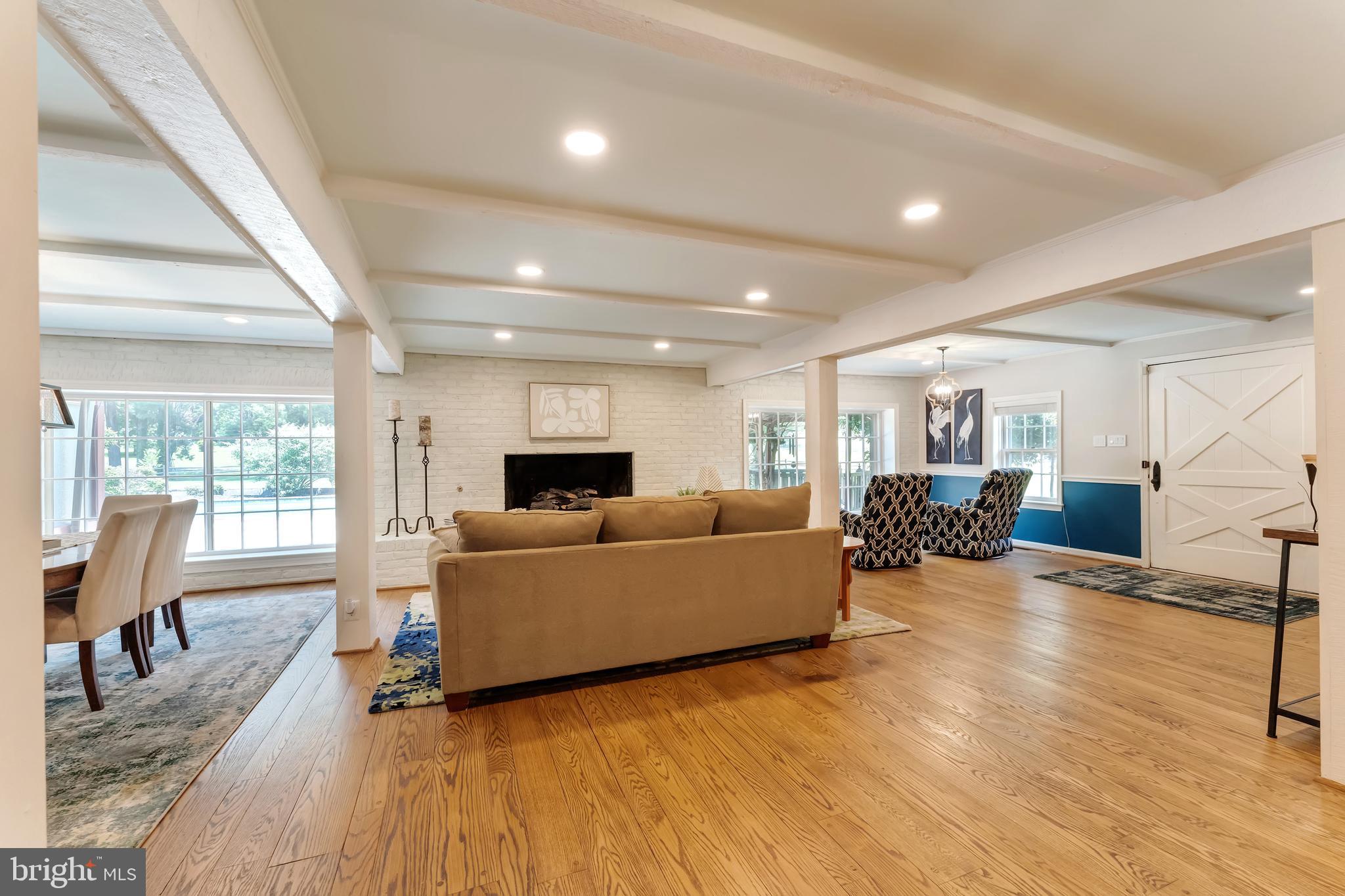 ENGLISH HILLS - Residential