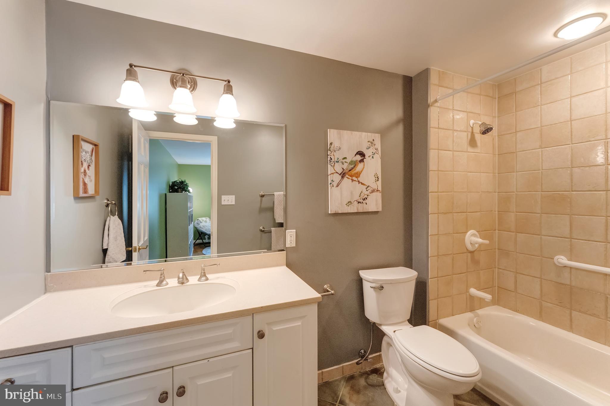 ENGLISH HILLS - Residential