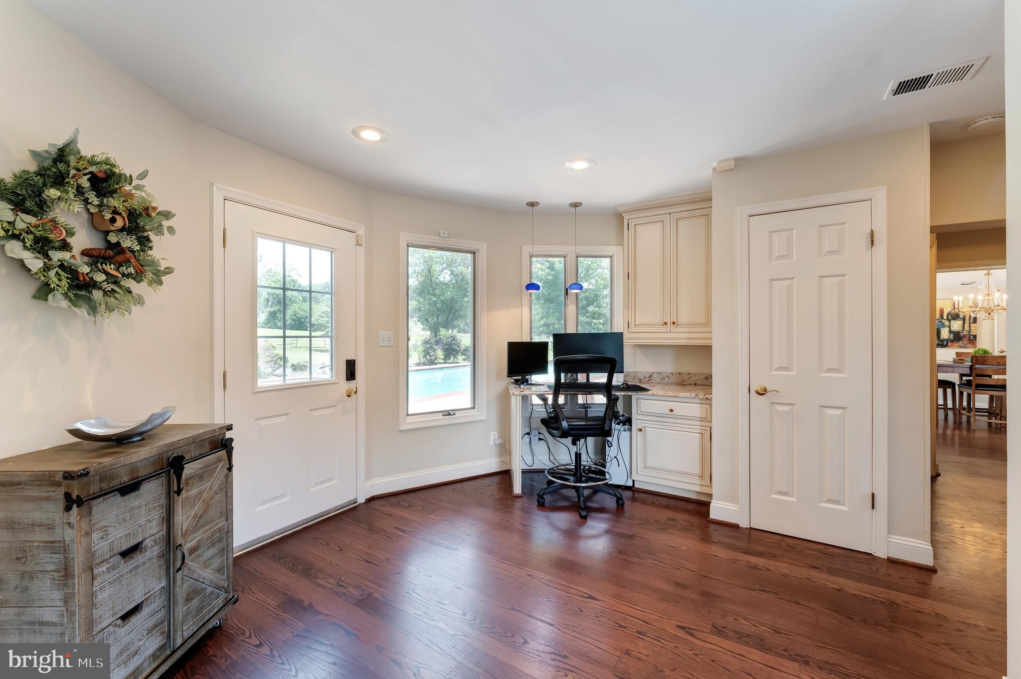 ENGLISH HILLS - Residential