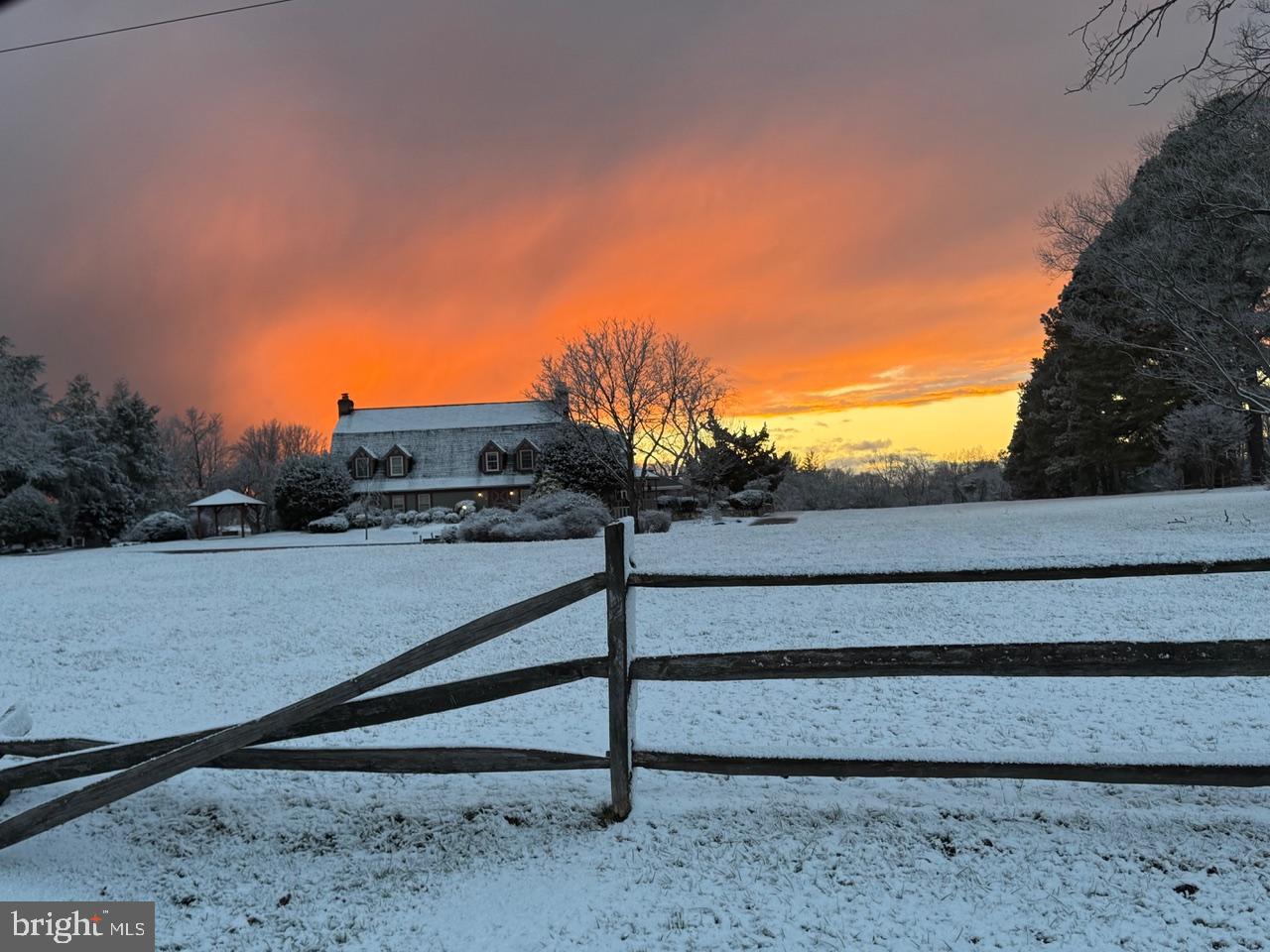 ENGLISH HILLS - Residential