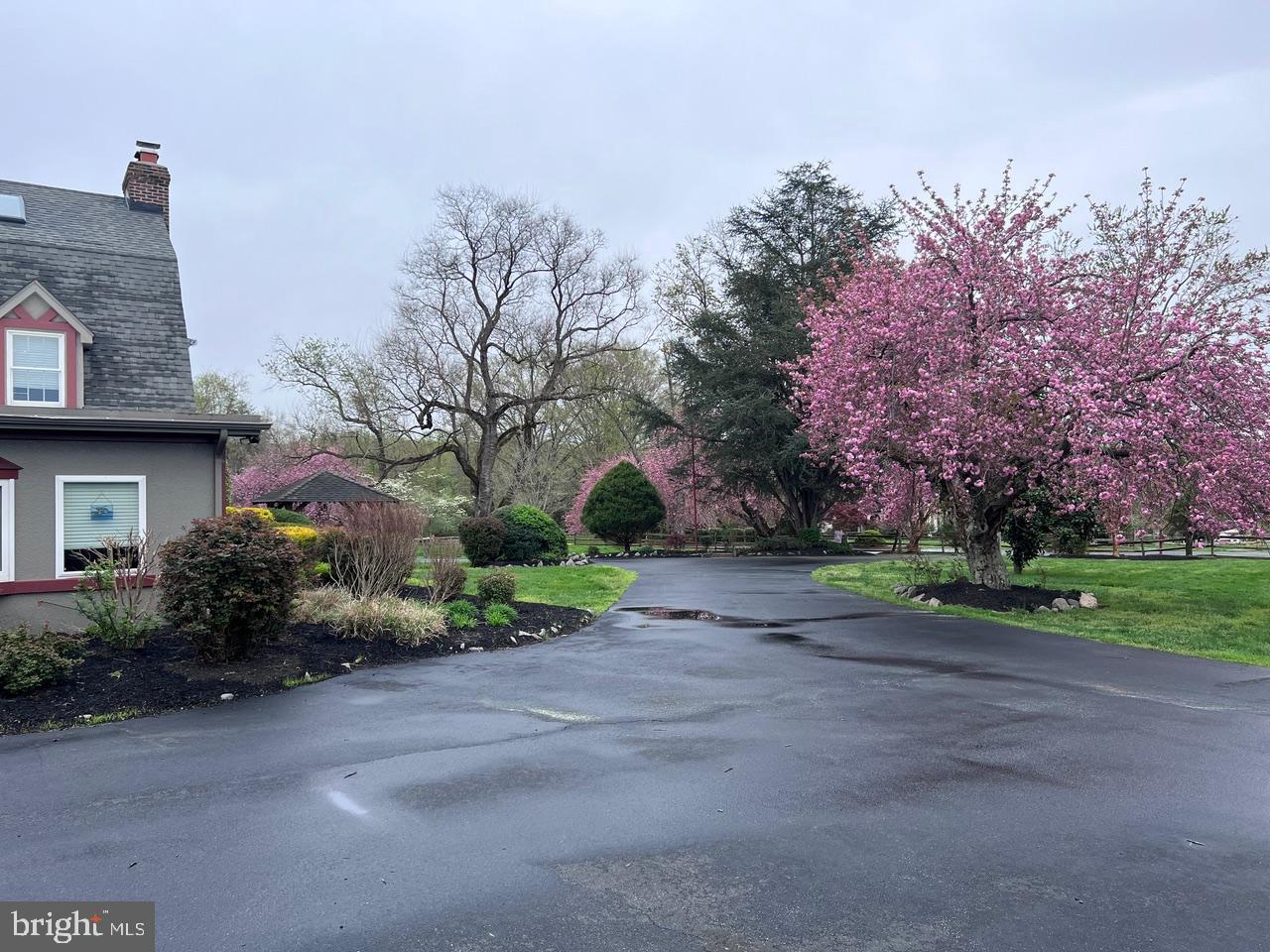 ENGLISH HILLS - Residential