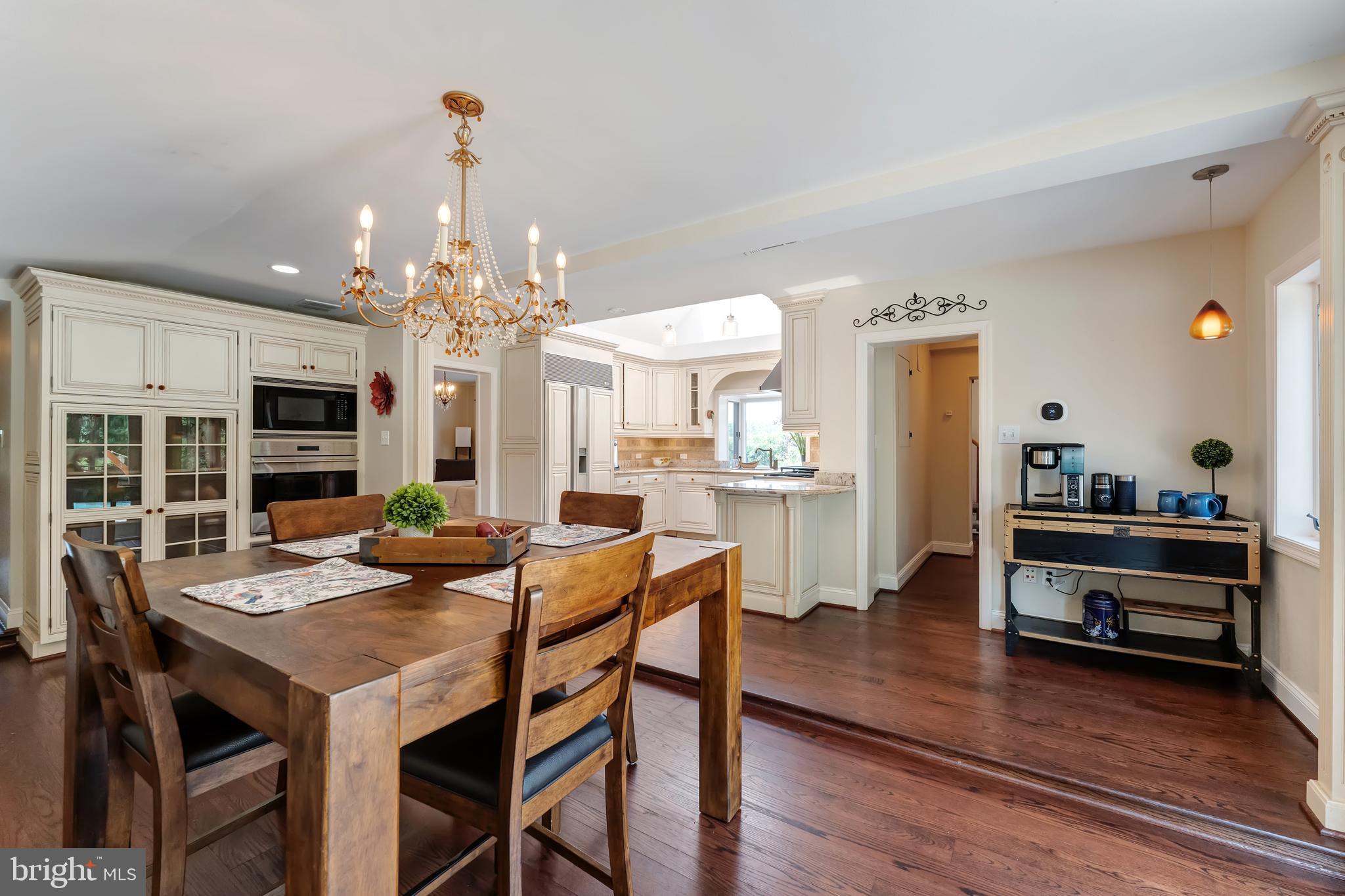 ENGLISH HILLS - Residential