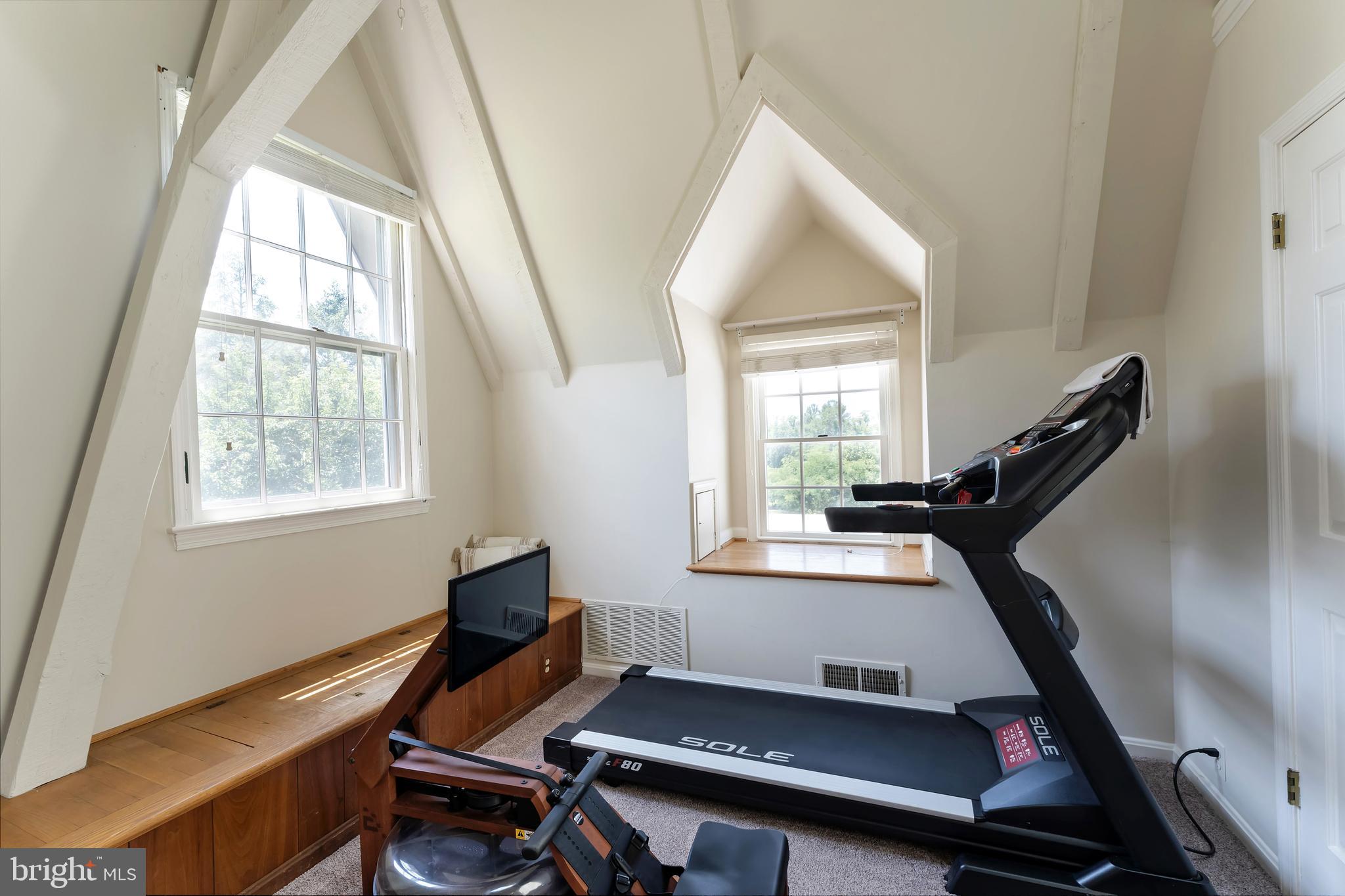 ENGLISH HILLS - Residential