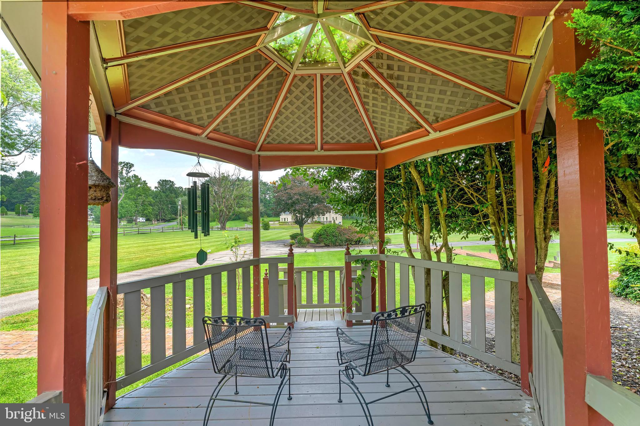 ENGLISH HILLS - Residential