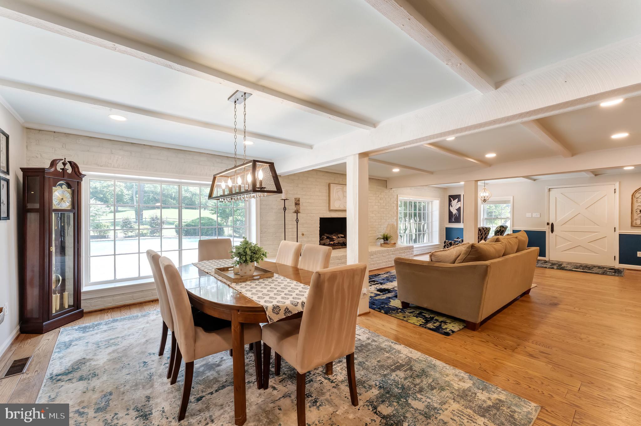 ENGLISH HILLS - Residential