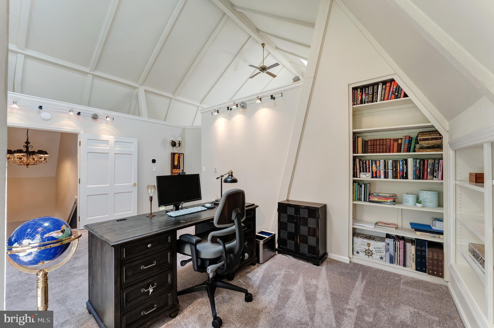 ENGLISH HILLS - Residential