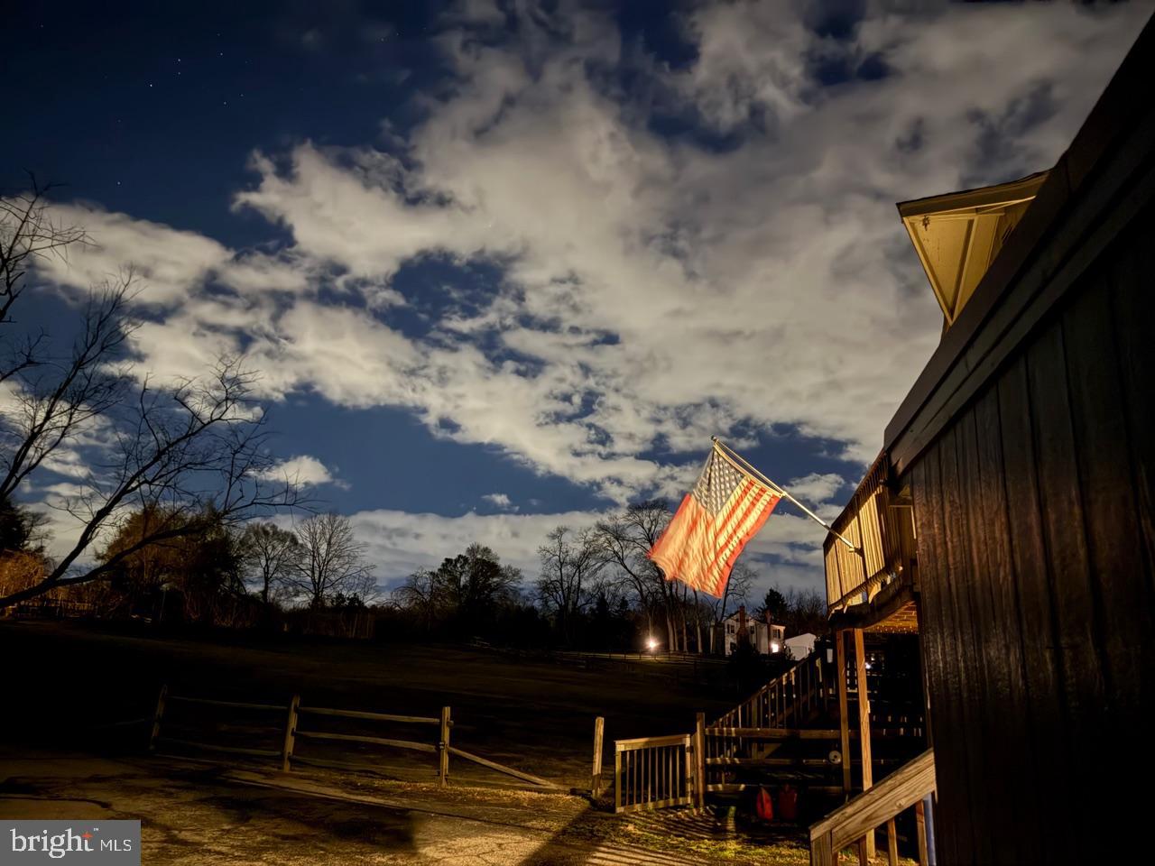 ENGLISH HILLS - Residential