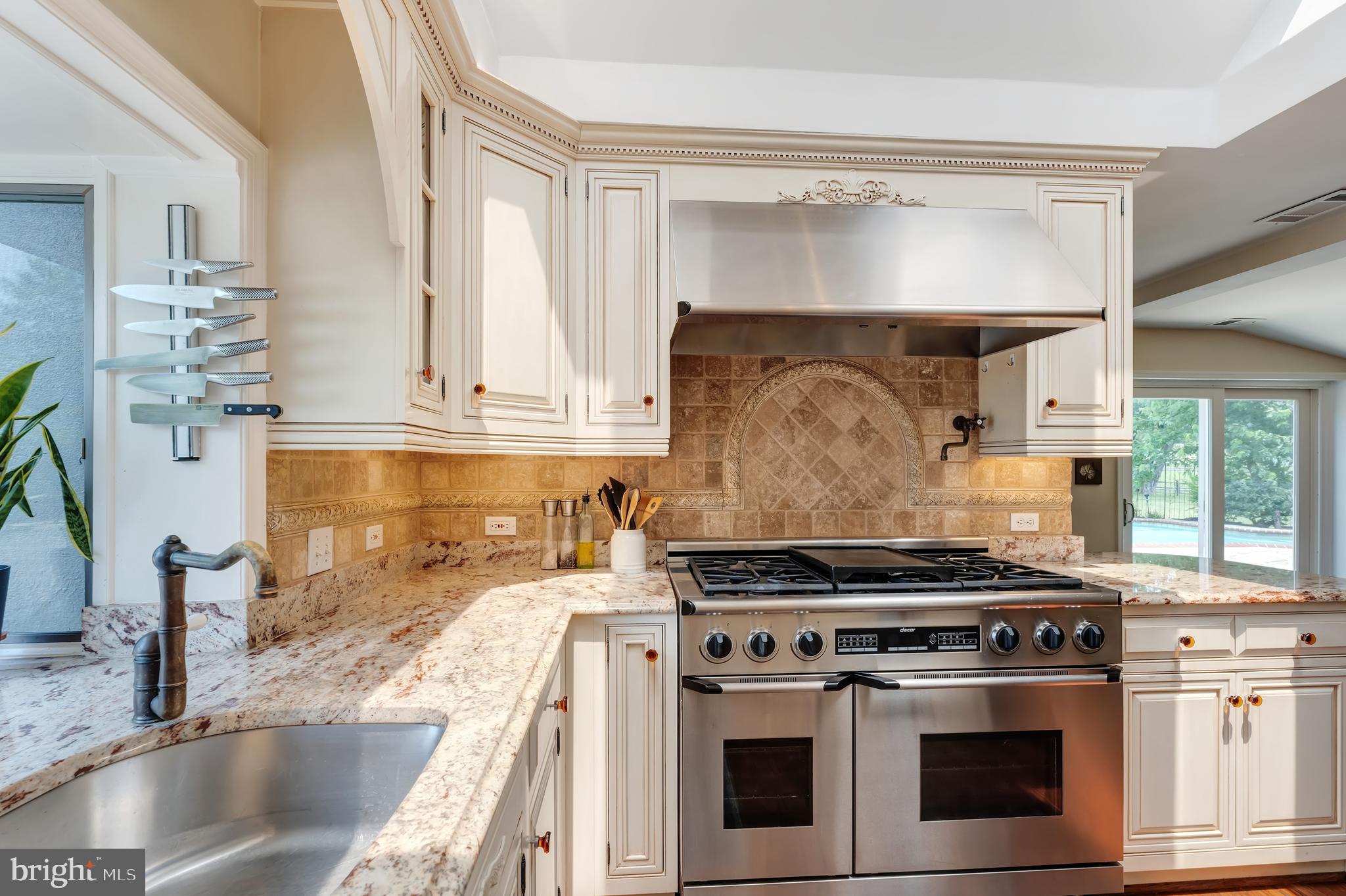 ENGLISH HILLS - Residential