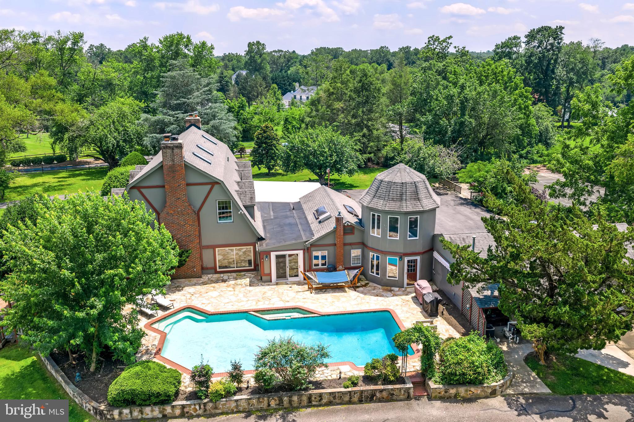 ENGLISH HILLS - Residential