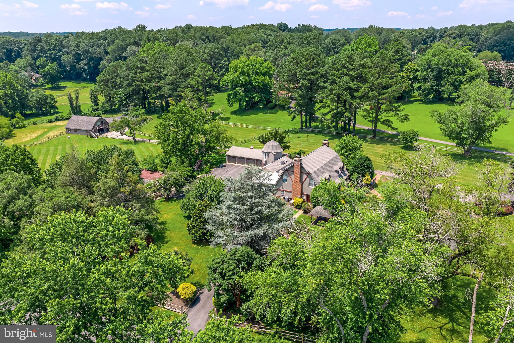 ENGLISH HILLS - Residential