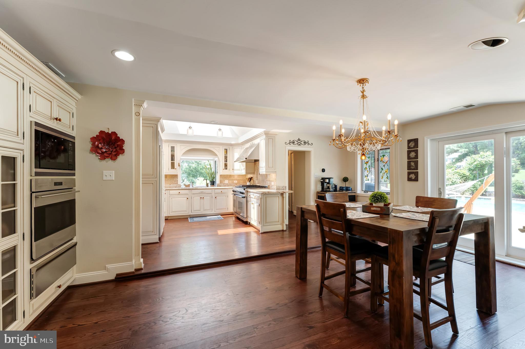 ENGLISH HILLS - Residential