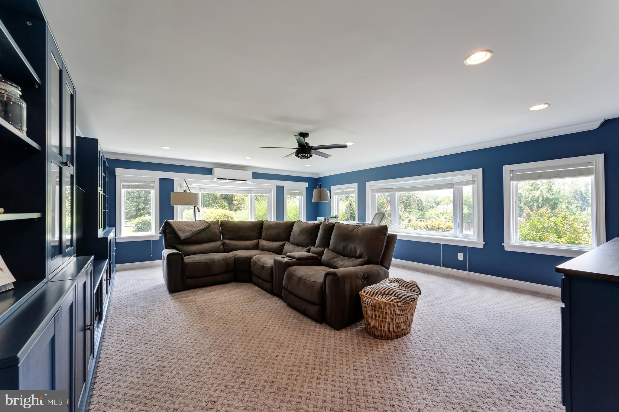 ENGLISH HILLS - Residential