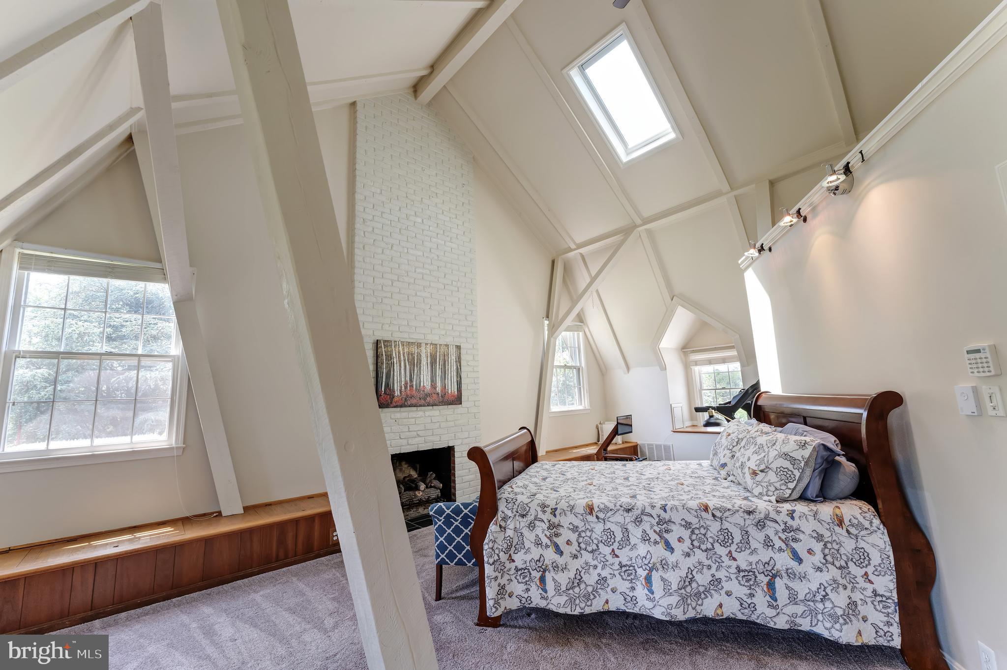 ENGLISH HILLS - Residential