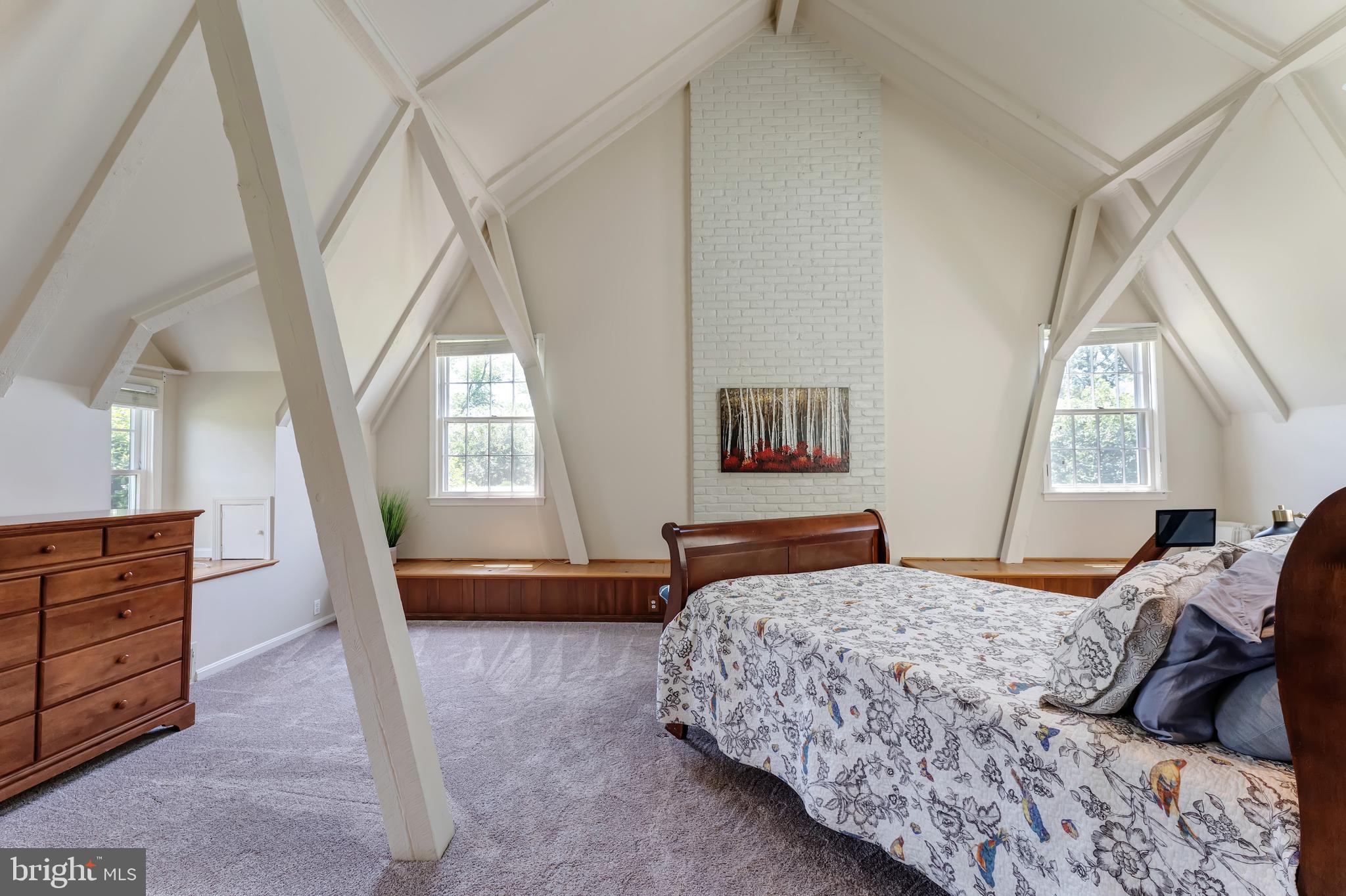 ENGLISH HILLS - Residential