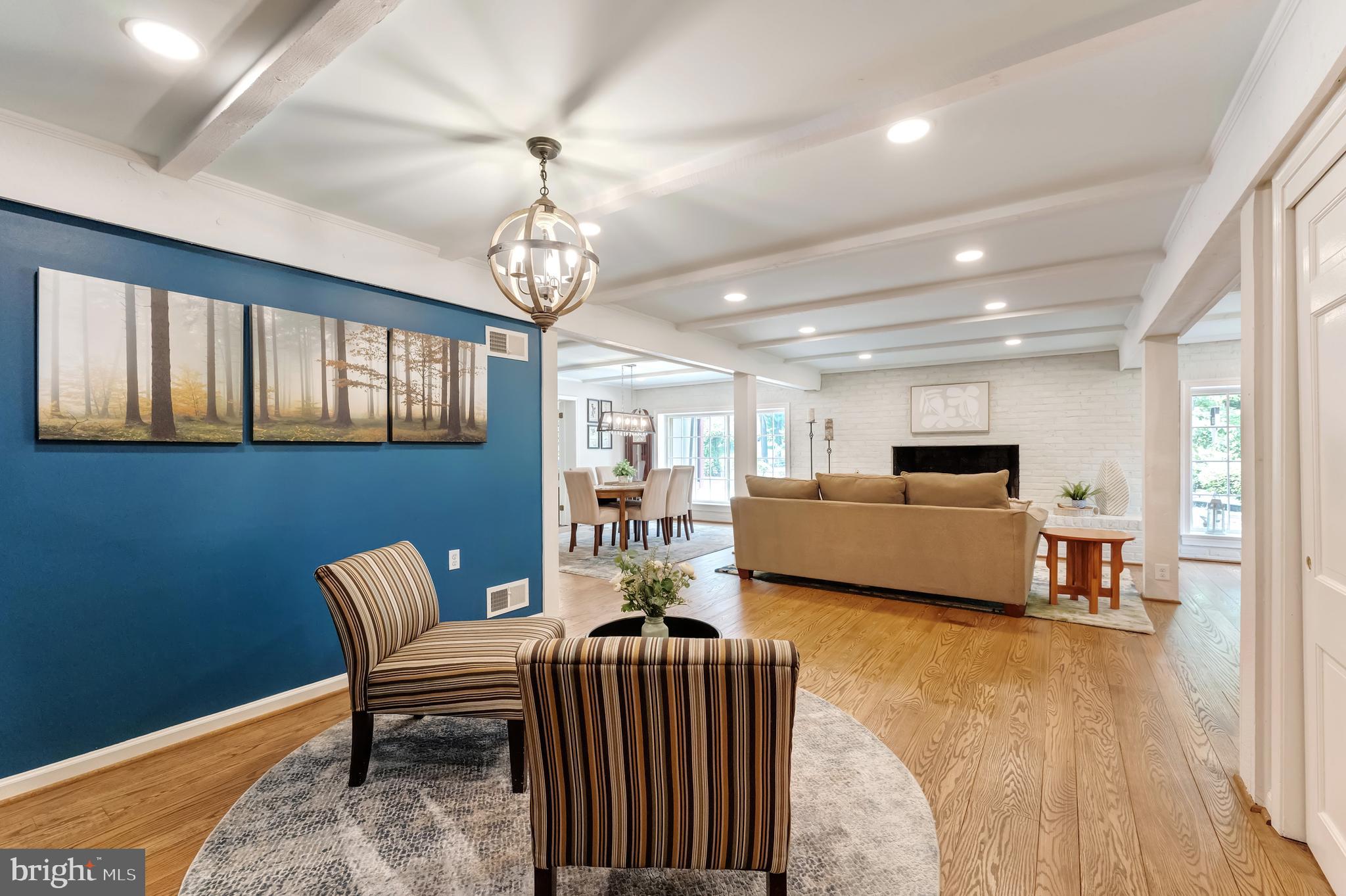 ENGLISH HILLS - Residential