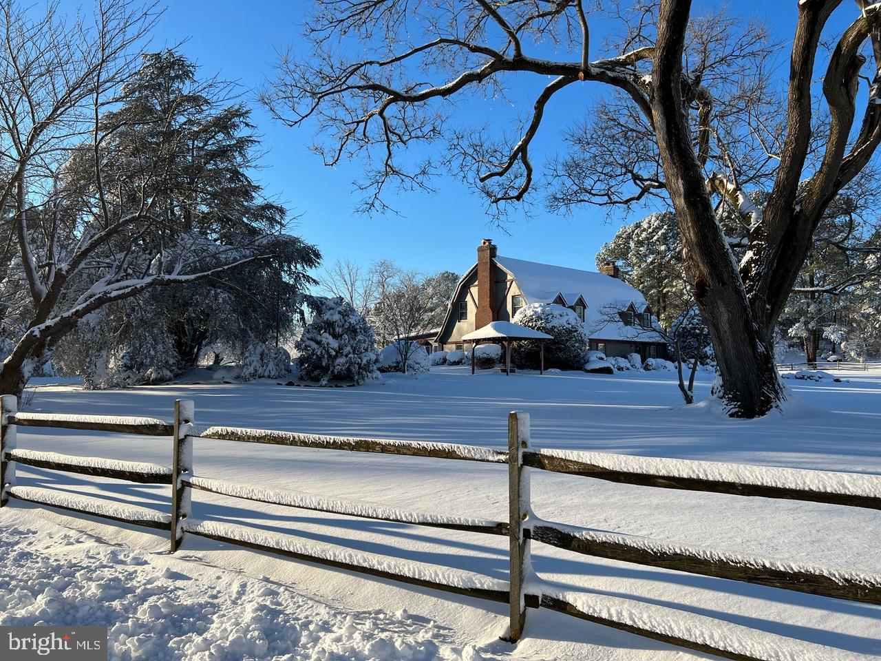 ENGLISH HILLS - Residential