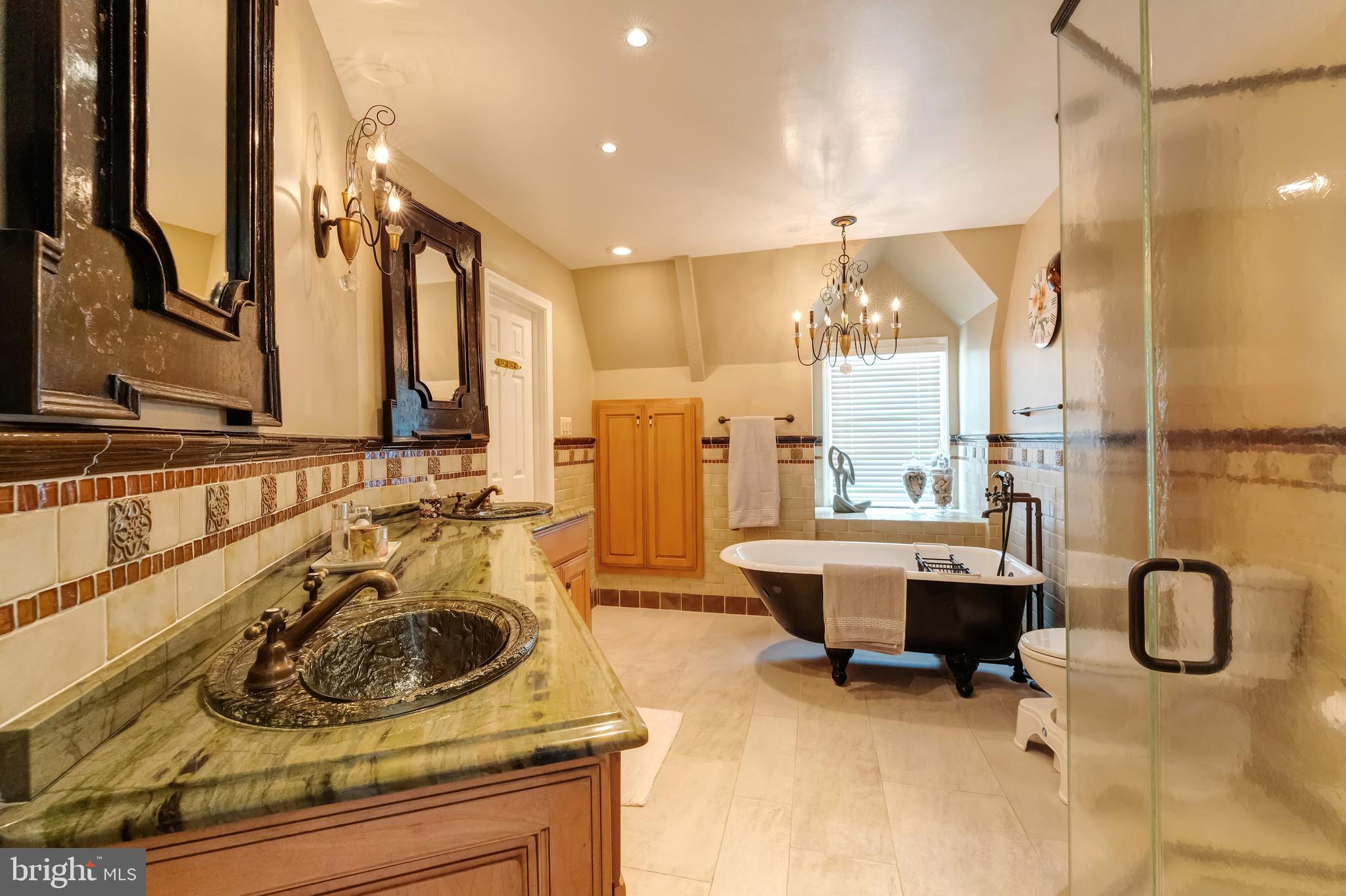 ENGLISH HILLS - Residential