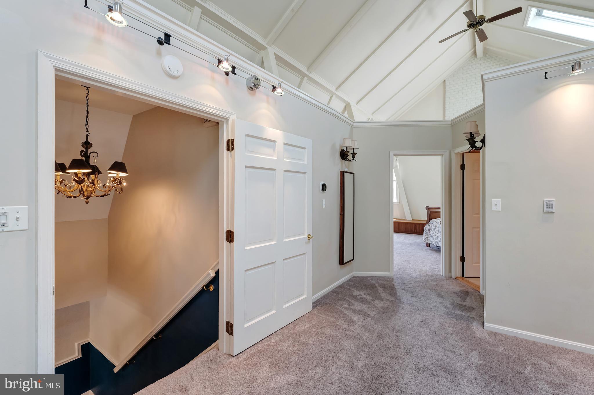 ENGLISH HILLS - Residential