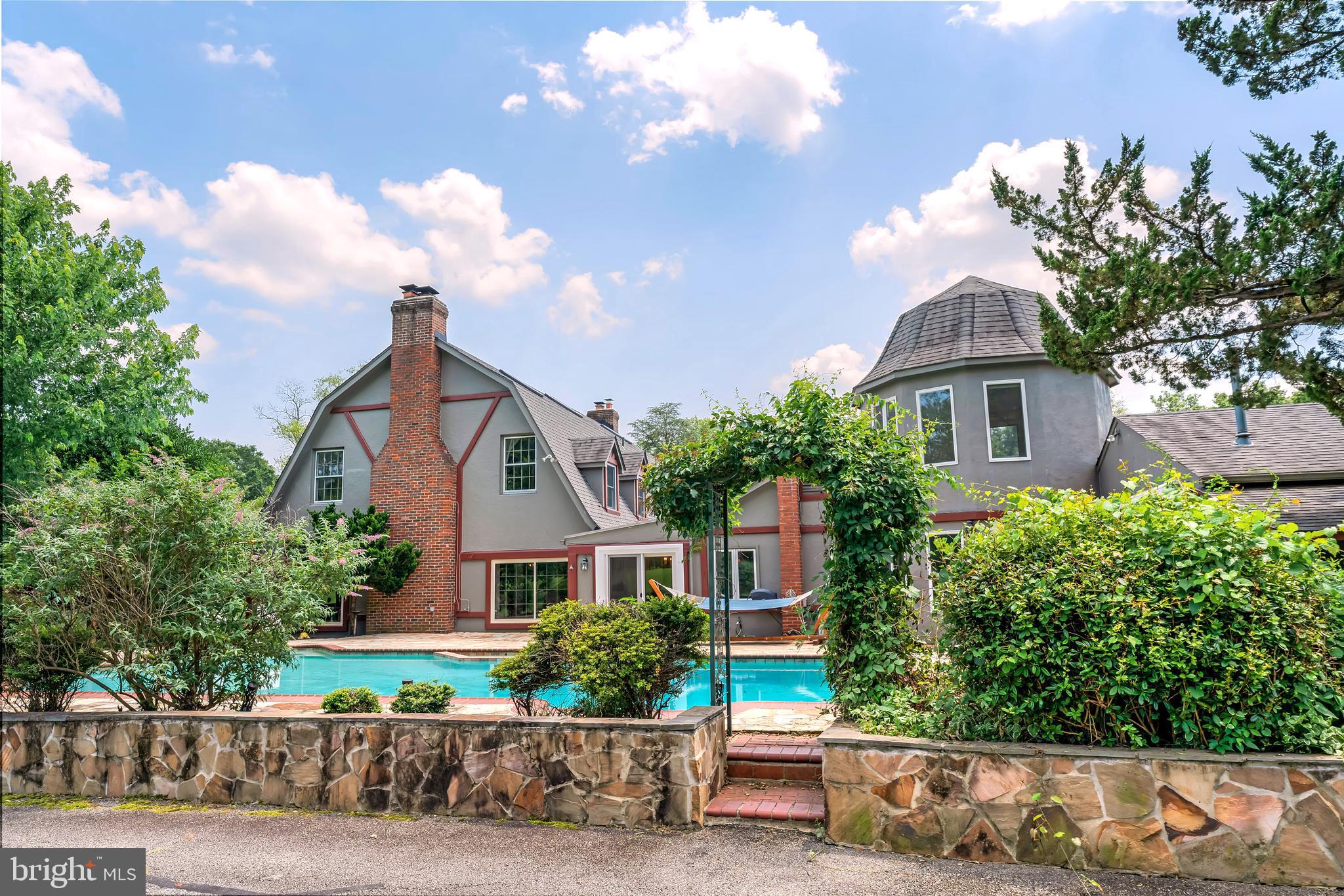 ENGLISH HILLS - Residential