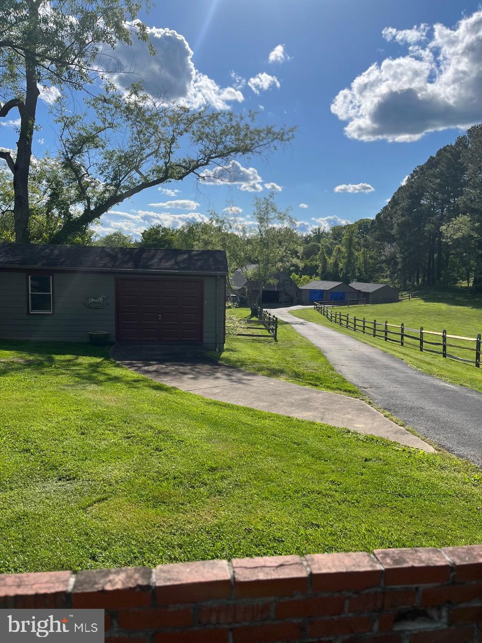 ENGLISH HILLS - Residential