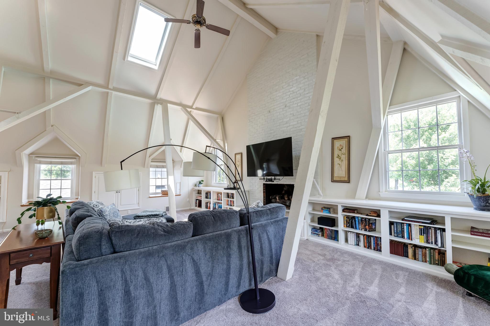 ENGLISH HILLS - Residential