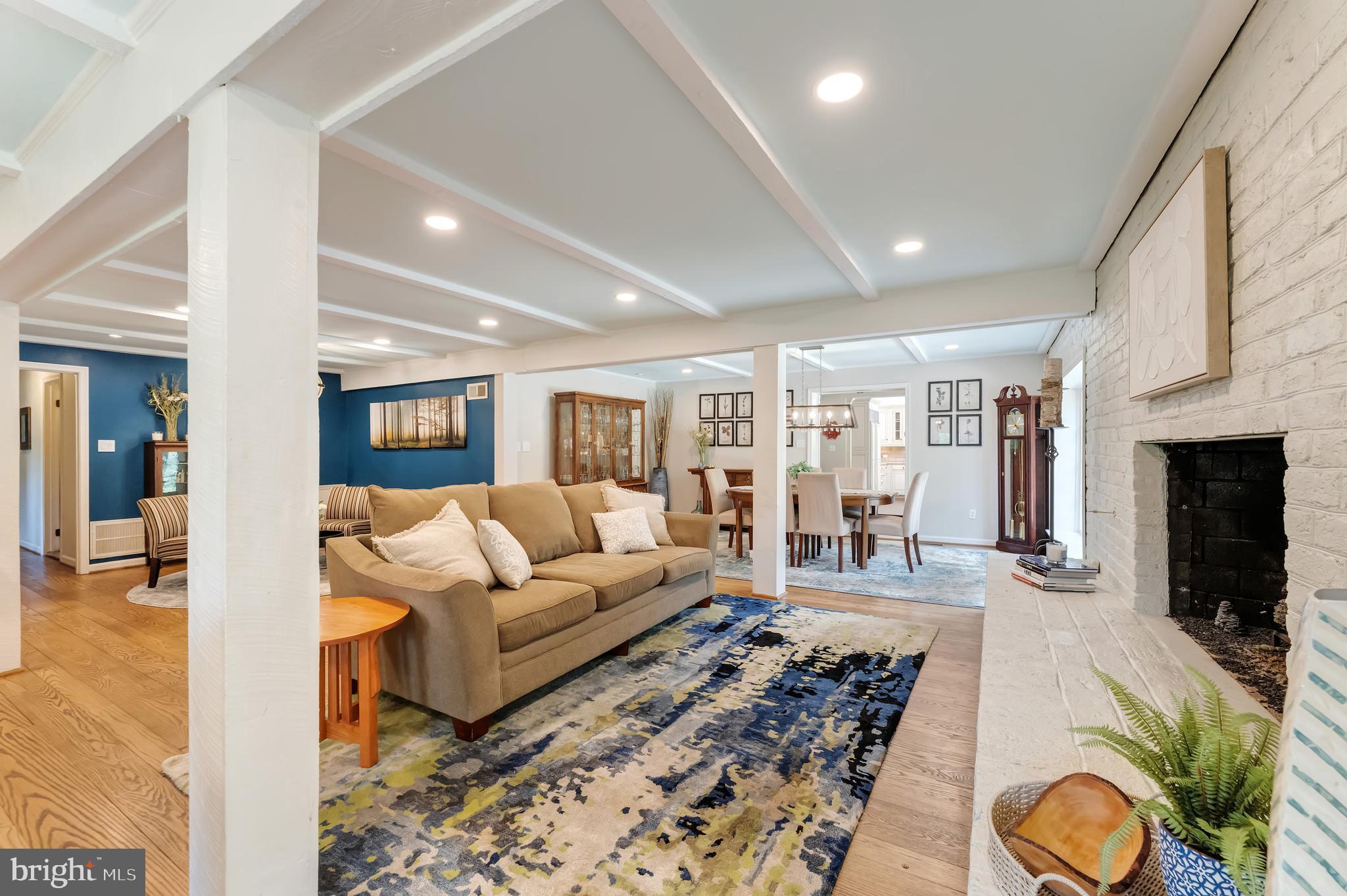 ENGLISH HILLS - Residential