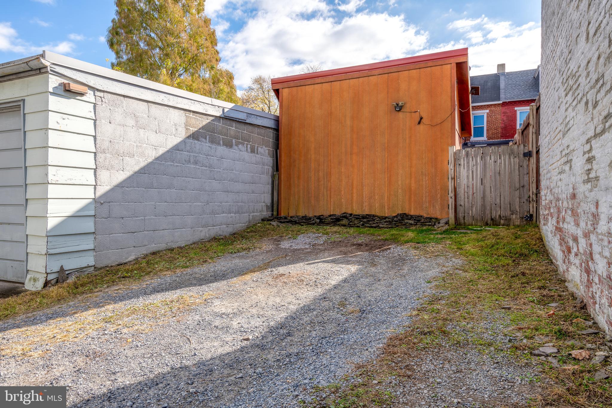 CHESTNUT HILL - Residential