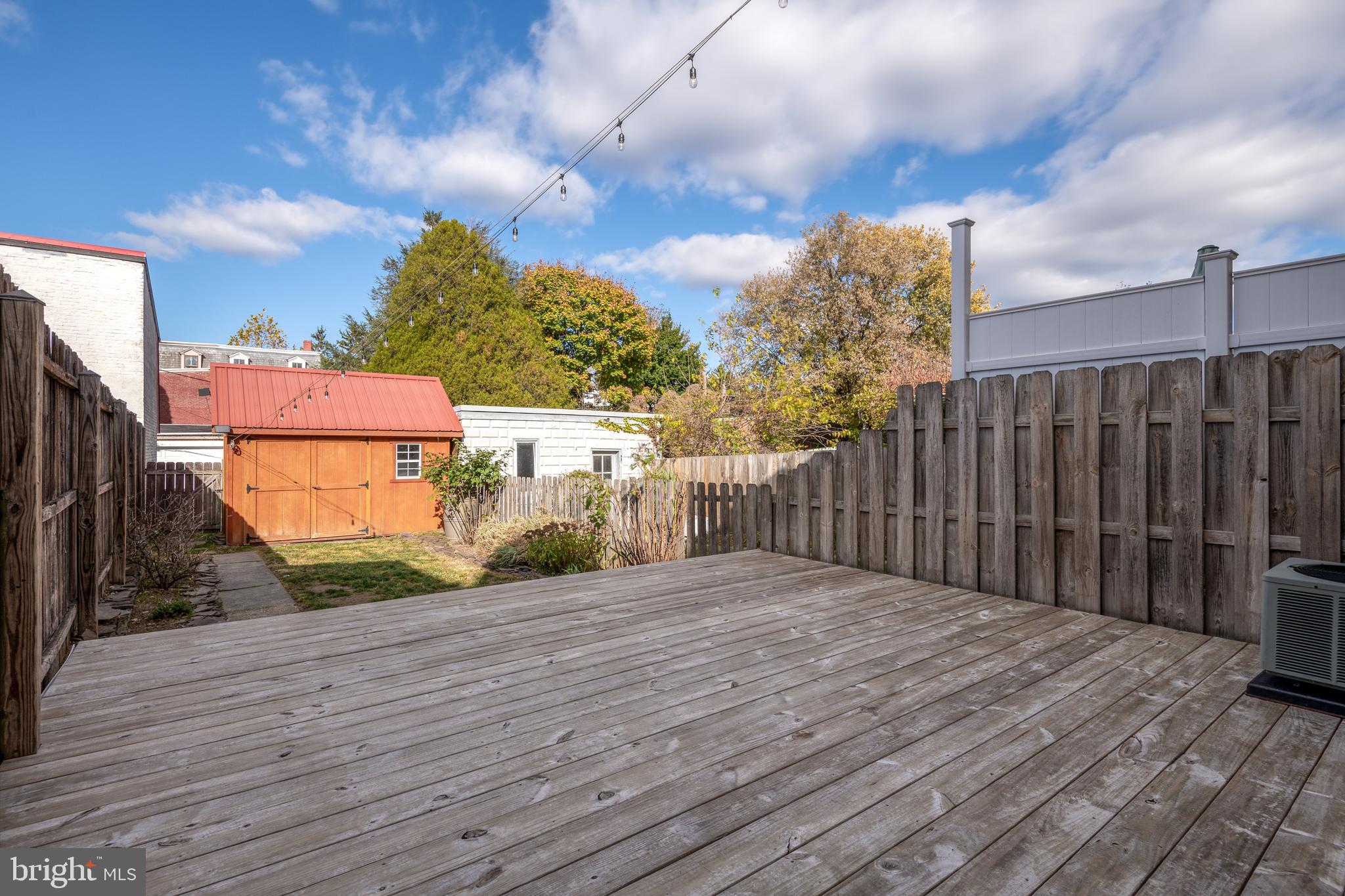 CHESTNUT HILL - Residential