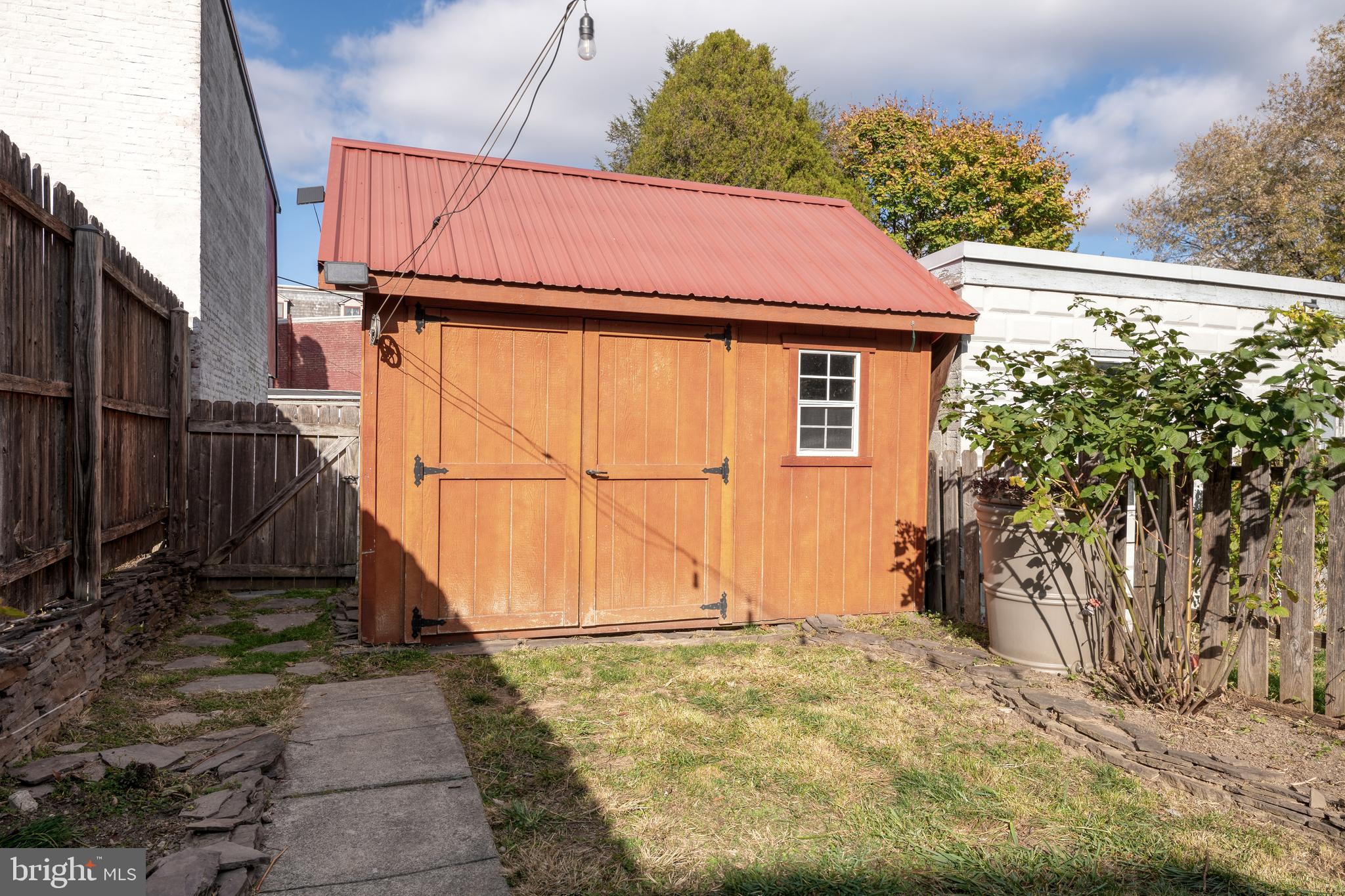 CHESTNUT HILL - Residential