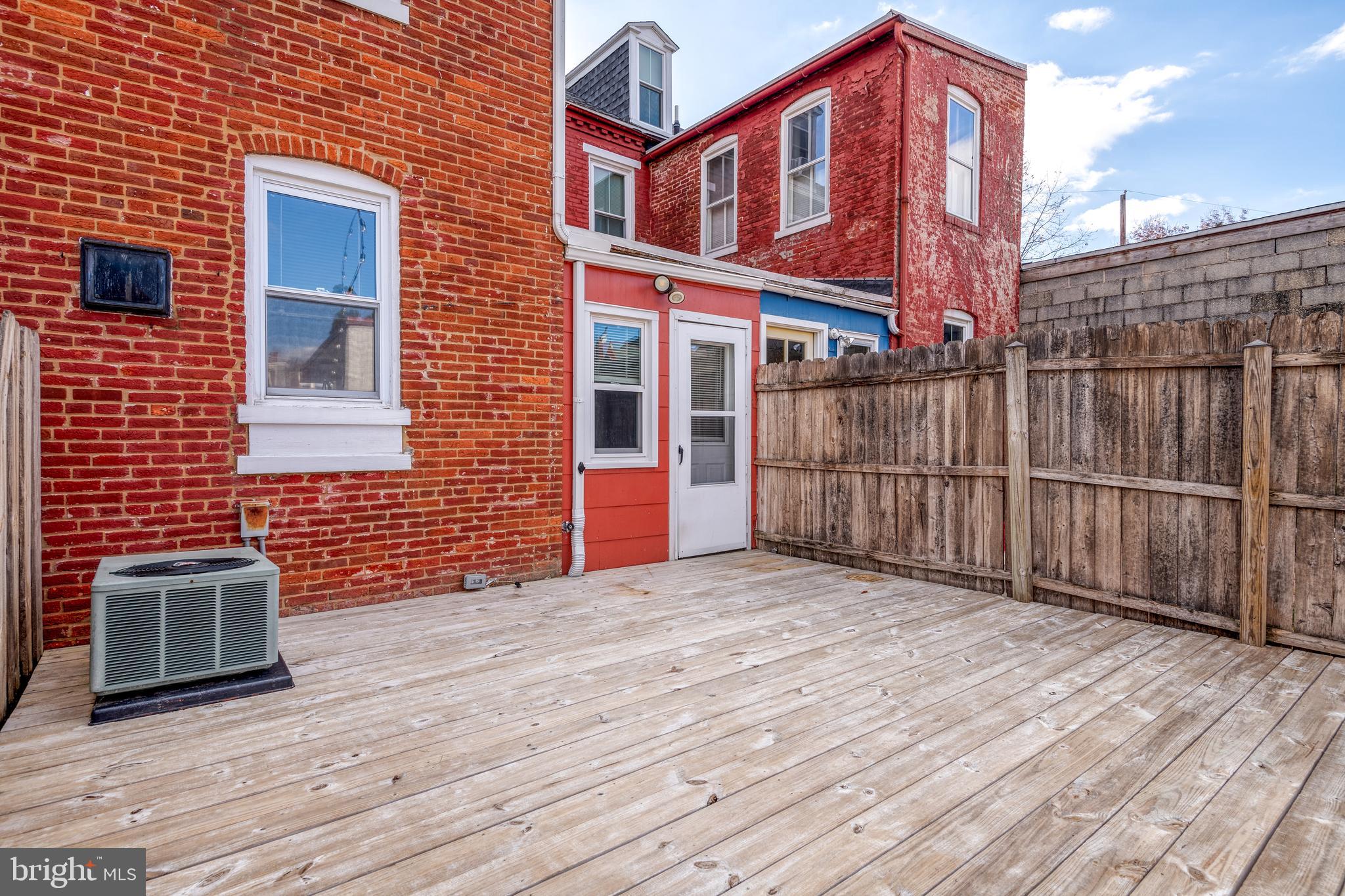 CHESTNUT HILL - Residential