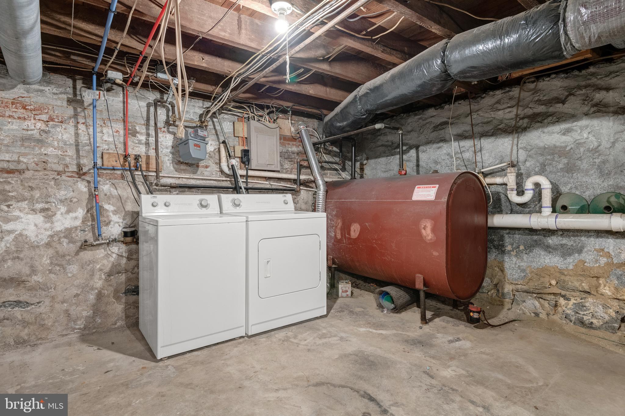 CHESTNUT HILL - Residential