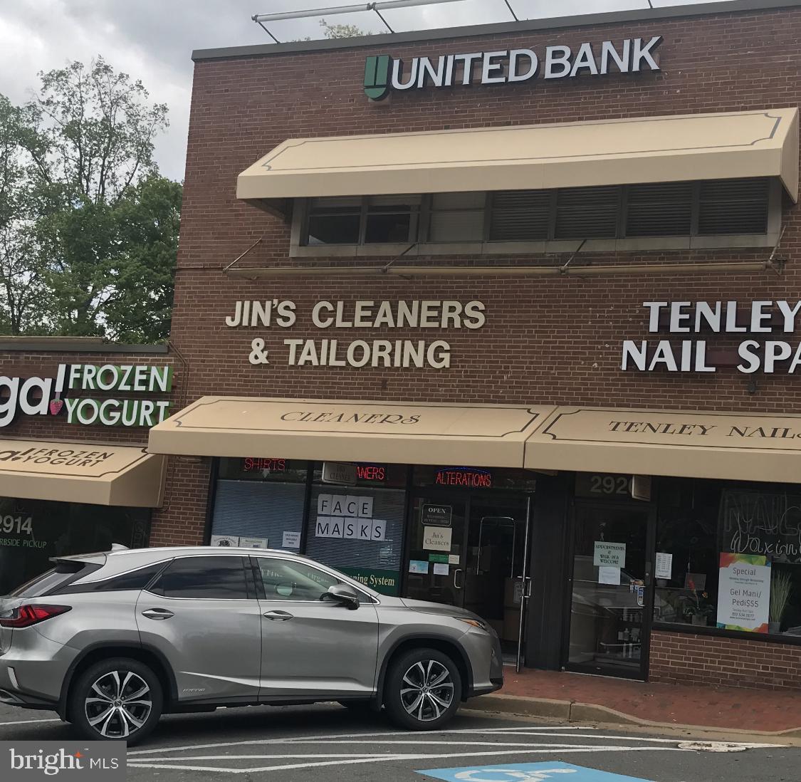 BERKSHIRE GARDENS - Residential Lease