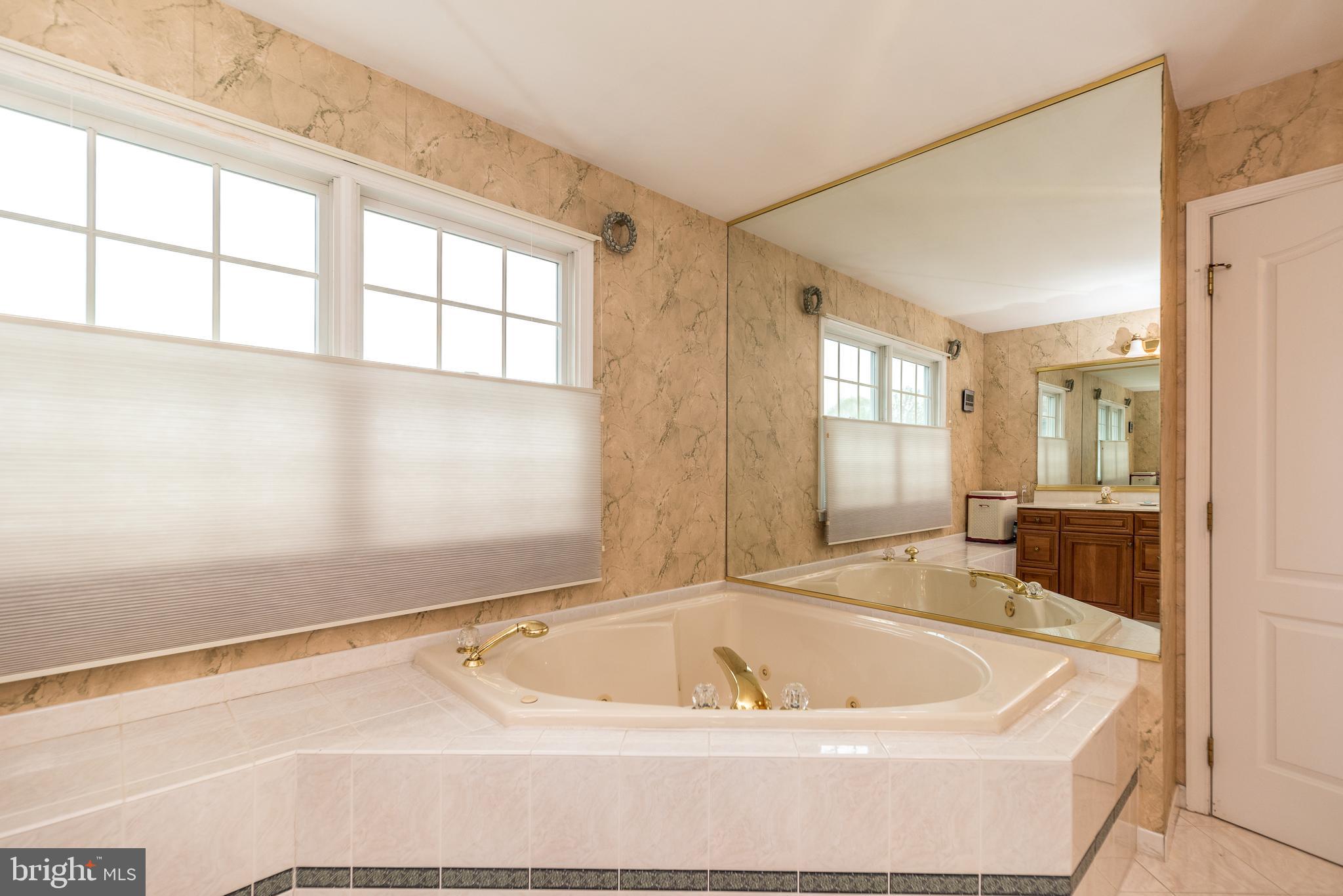 BUCKS CTY COUNTRYC - Residential