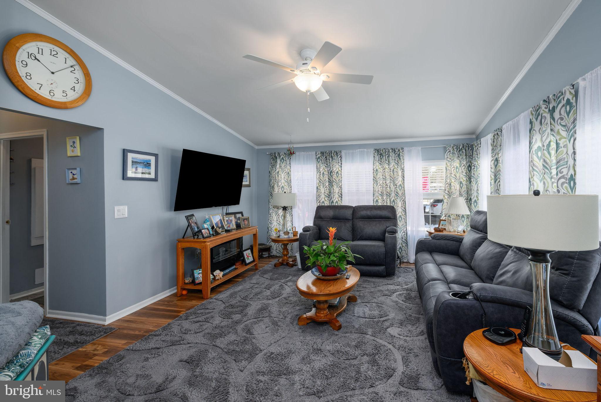 POTNETS LAKESIDE - Residential