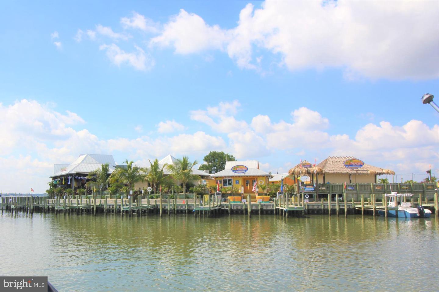 33606 LAKESHORE CIRCLE