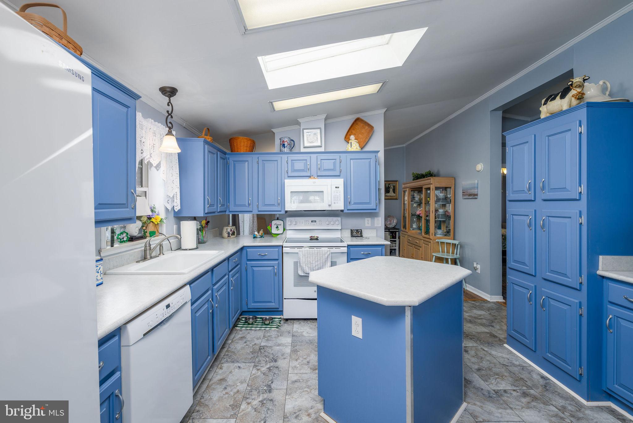 POTNETS LAKESIDE - Residential