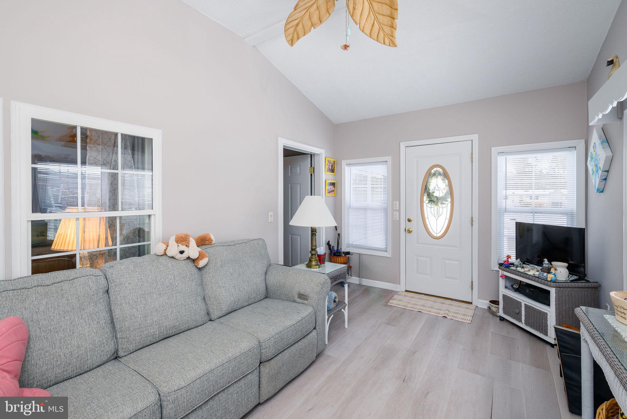 POTNETS LAKESIDE - Residential