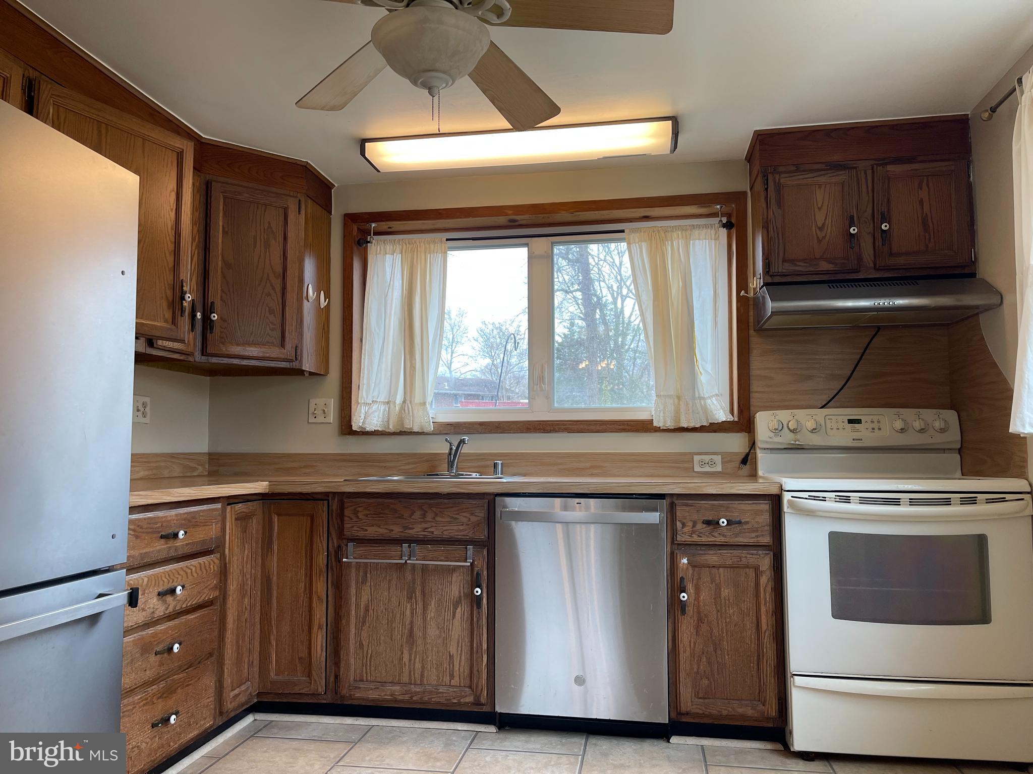 COLLEGE PARK ESTATES - Residential