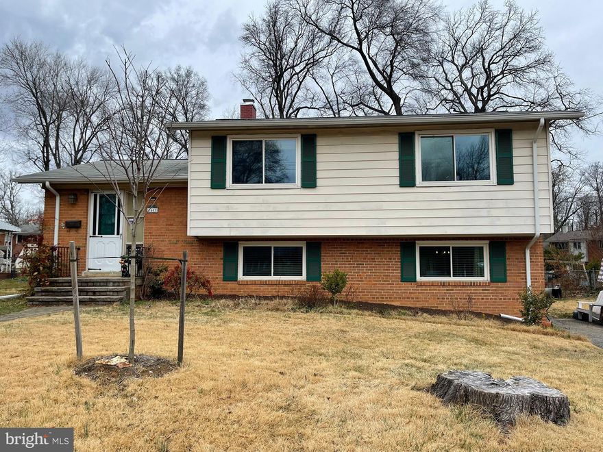Bright and sunny 4BR, 2.5BA split-level home in desirable College Park Estates! Large windows and southern exposure provide abundant natural light. Features include wood floors in the living room and bedrooms, and new vinyl flooring in the basement. Updated HVAC (2023) and newer appliances. Prime location near Lake Artemesia, Greenbelt Park, neighborhood parks, and scenic walking/biking trails. Enjoy the Saturday Farmers Market at Wells Ice Rink/Ellen Linson Swimming Pool. Convenient to the University of Maryland, NOAA, and NASA, and just 1.5 miles to the College Park Metro and the future Purple Line. Easy access to Whole Foods at Riverdale Park Station and major commuter routes including I-495, I-95, and I-295. Large fully fenced backyard - great for outdoor living, pets, or entertaining.
