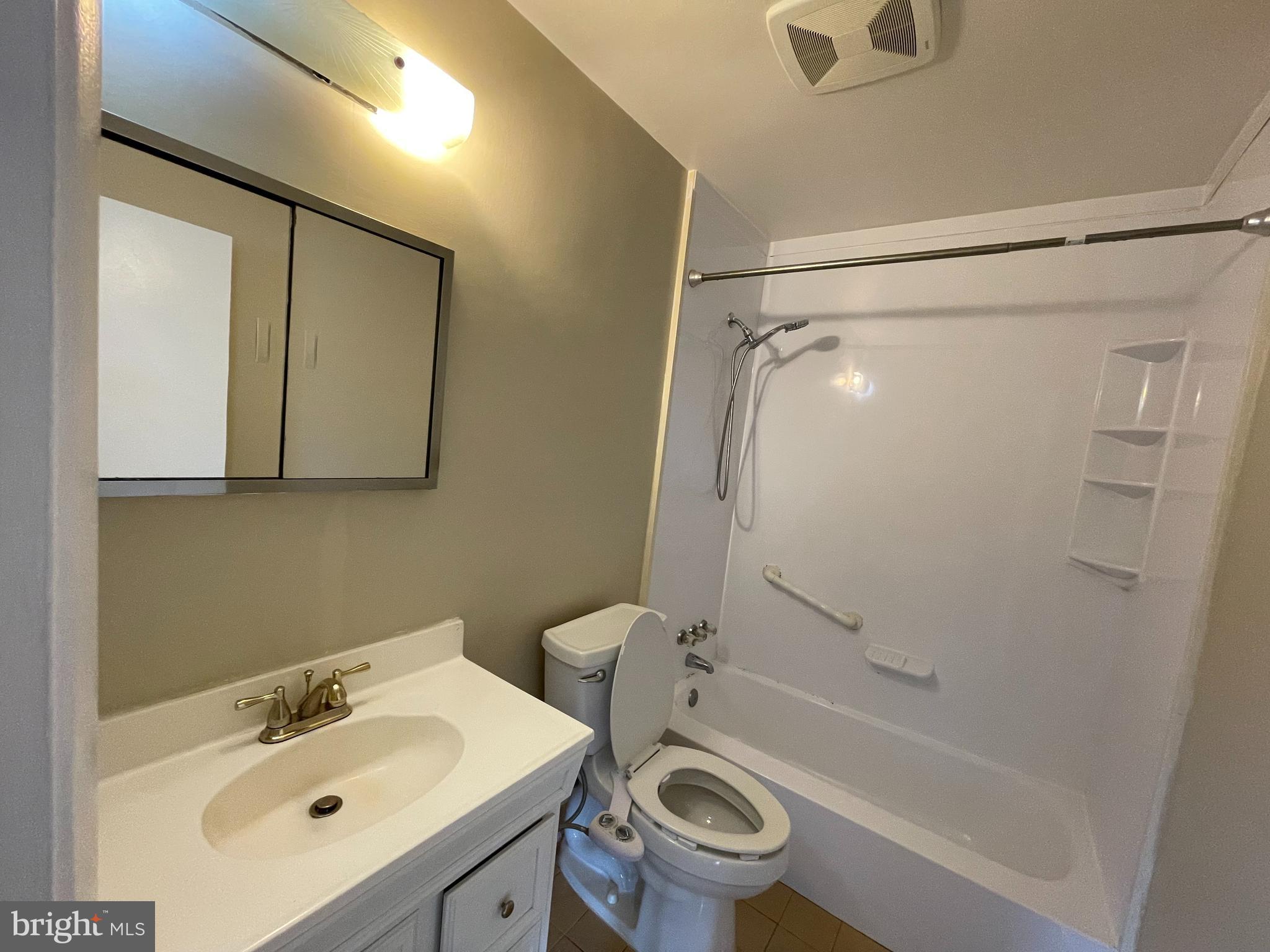 COLLEGE PARK ESTATES - Residential