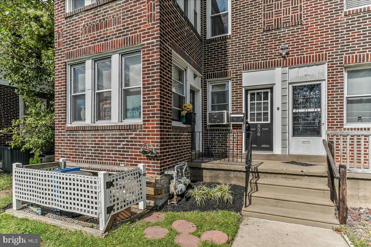 856 CHESTER PIKE