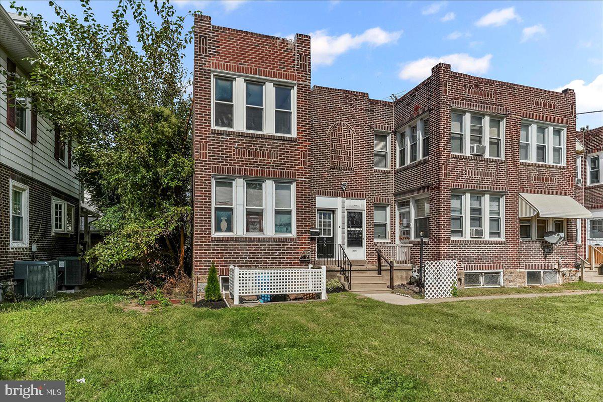 856 CHESTER PIKE