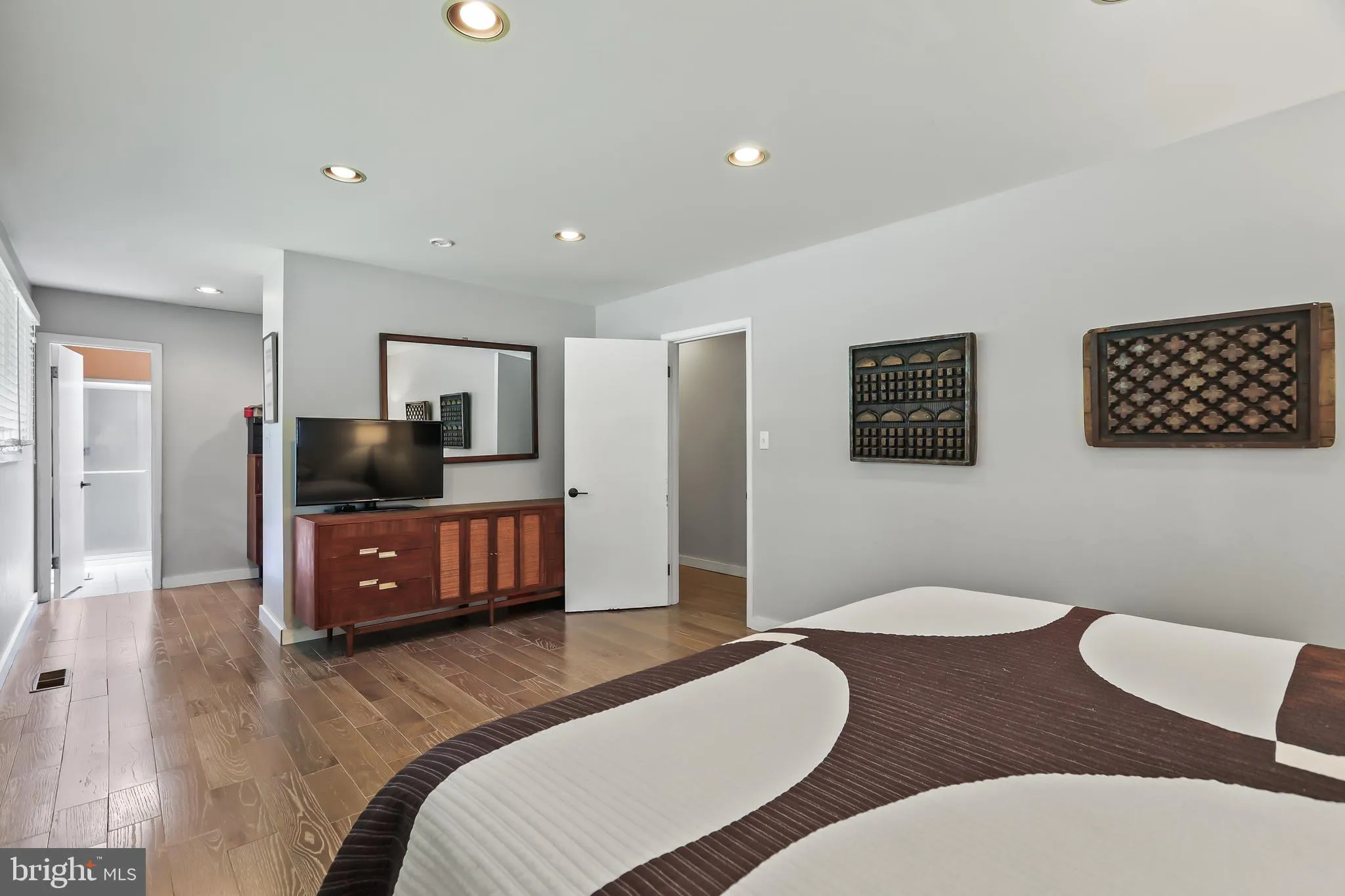 Princeton, New Jersey 08540, United States, 4 Bedrooms Bedrooms, ,2 BathroomsBathrooms,Residential,Active,146901