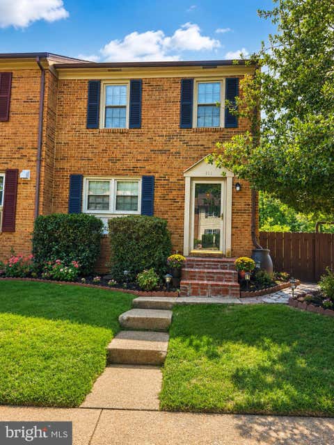 Townhouse For Sale - 111 Kings Mill Drive<br/> Fredericksburg City County, FREDERICKSBURG, VA 22401