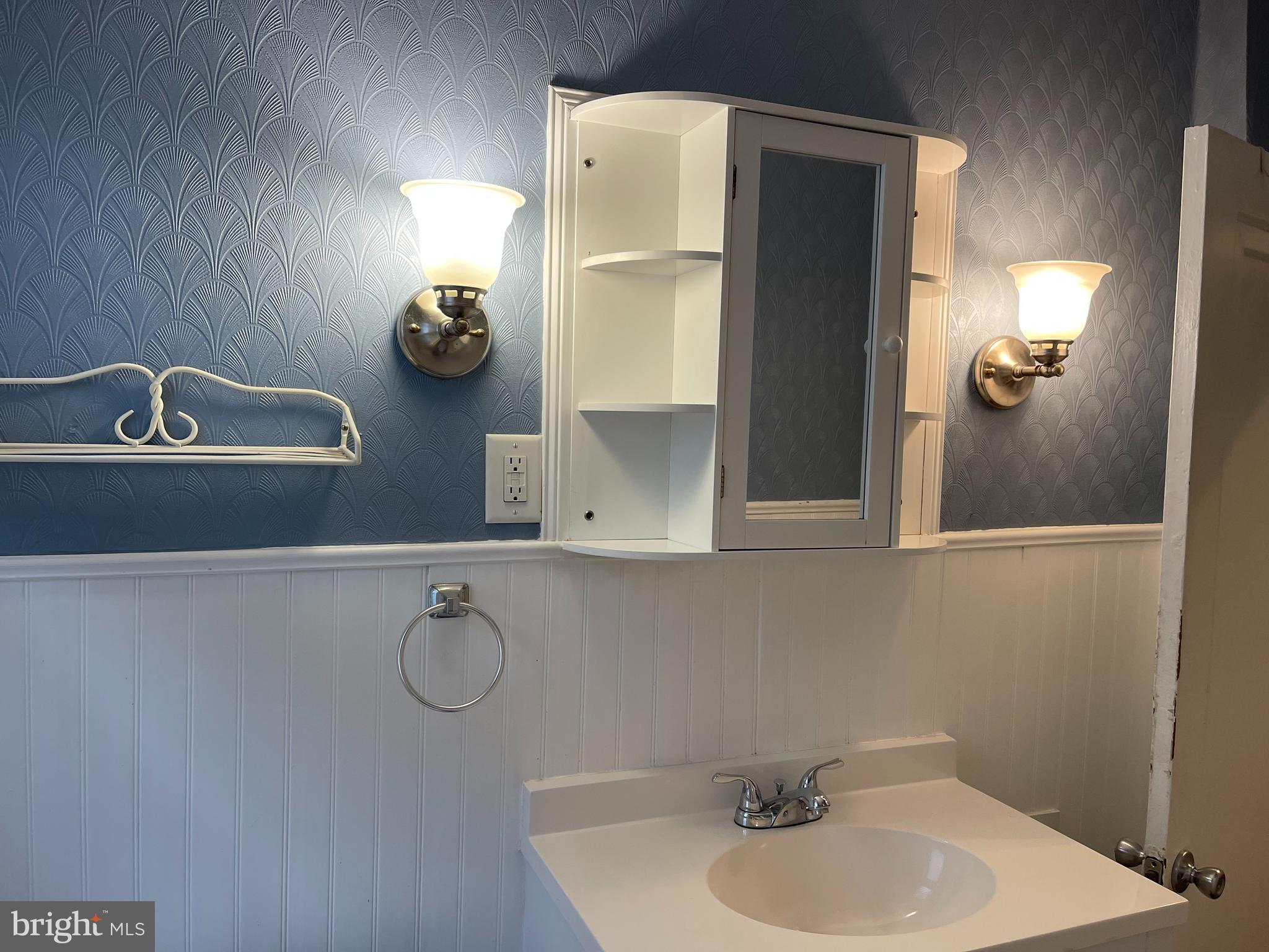 ABINGTON WOODS - Residential Lease